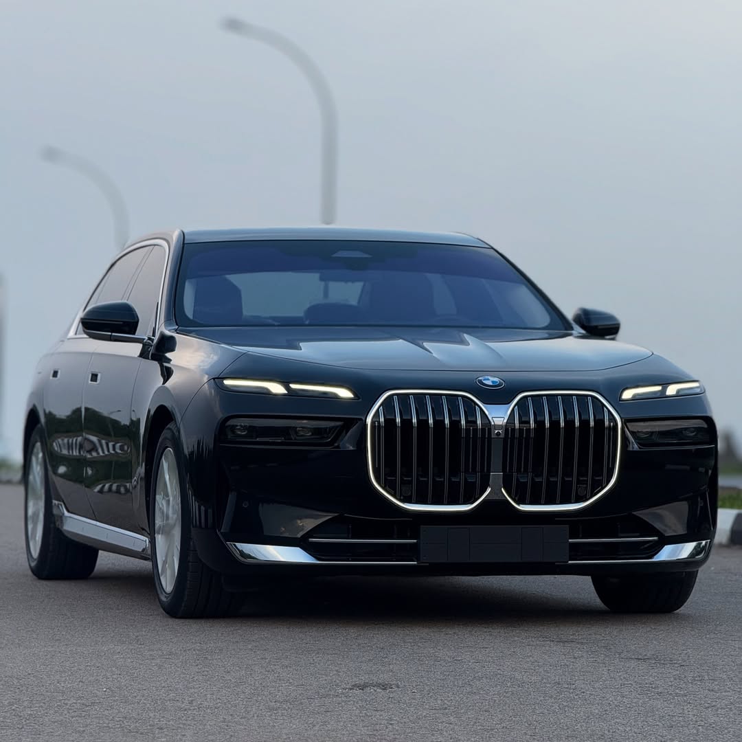 2025 BMW 735i 